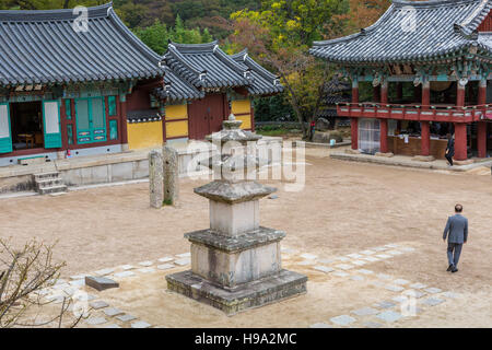 BUSAN - 27 octobre 2016 : Temple Beomeosa à Busan, Corée du Sud. Banque D'Images