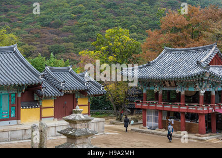 BUSAN - 27 octobre 2016 : Temple Beomeosa à Busan, Corée du Sud. Banque D'Images