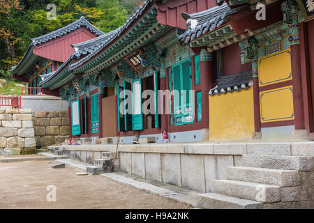 BUSAN - 27 octobre 2016 : Temple Beomeosa à Busan, Corée du Sud. Banque D'Images