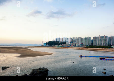 Coup de Busan une passerelle à Dadaepo beach en Corée du Sud Banque D'Images