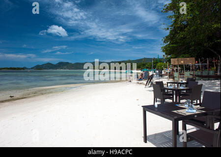 La plage de Chaweng, la plus grande et la plus célèbre plage de Ko Samui, Thaïlande. Banque D'Images