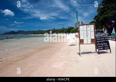 La plage de Chaweng, la plus grande et la plus célèbre plage de Ko Samui, Thaïlande. Banque D'Images