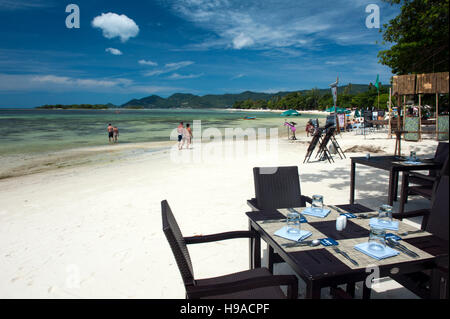 La plage de Chaweng, la plus grande et la plus célèbre plage de Ko Samui, Thaïlande. Banque D'Images