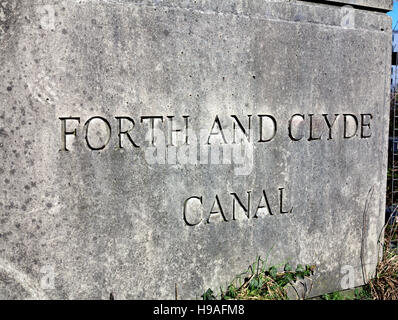 Inscrivez-pont en pierre sculptée de suite et canal de Clyde, un blairdardie82 Road Glasgow Banque D'Images