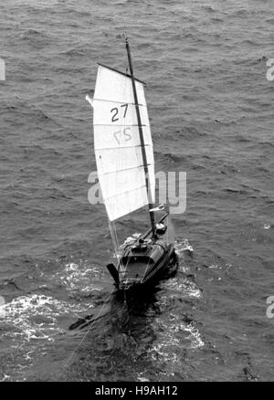 Nouvelles photos d'AJAX. Juin 7th, 1980. PLYMOUTH, Angleterre. - Démarrer - OSTAR MIKE RITCHIE NAVIGATION JESTER, l'UN DES PLUS PETITS BATEAUX DISPONIBLES DANS LA COURSE À NEWPORT R.I. PHOTO:JONATHAN EASTLAND/AJAX REF:800706 15 Banque D'Images