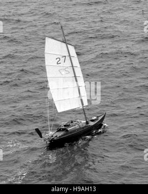 Nouvelles photos d'AJAX. Juin 7th, 1980. PLYMOUTH, Angleterre. - Démarrer - OSTAR MIKE RITCHIE NAVIGATION JESTER, l'UN DES PLUS PETITS BATEAUX DISPONIBLES DANS LA COURSE À NEWPORT R.I. PHOTO:JONATHAN EASTLAND/AJAX REF:800706 16 Banque D'Images