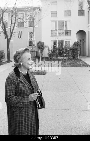 Photographie de novembre 1964 montrant le Washington, D.C. architecte Chloethiel Woodard Smith. Banque D'Images