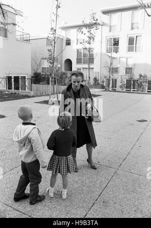 Photographie de novembre 1964 montrant le Washington, D.C. architecte Chloethiel Woodard Smith. Banque D'Images