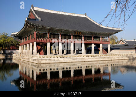 Pavilion at Gyeongbokgung Palace, le principal palais royal de la dynastie de Joseon, Séoul, Corée Banque D'Images