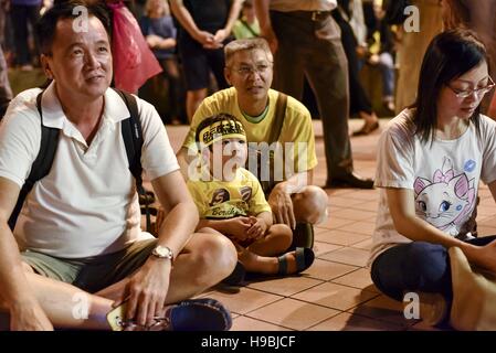 Kuala Lumpur, Malaisie. 21 Nov, 2016. À propos de centaines de personnes se rassemblent pour veillée aux chandelles à l'indépendance squre à Kuala Lumpur, Malaisie, le 21 novembre 2016, due à la libération d'Abdullah Chin Maria détention. Bersih(propre) président Maria Chin Abdallah est l'objet d'une enquête en vertu de la Loi sur les infractions en matière de sécurité (mesures spéciales) Acte © Chris Jung/ZUMA/Alamy Fil Live News Banque D'Images