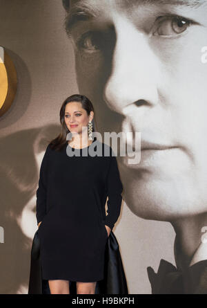 Londres, Royaume-Uni. 21 Nov, 2016. Marion Cotillard assiste à la première UK de' à l'Odeon Leicester Square le 21 novembre 2016 à Londres, en Angleterre. Crédit : Gary Mitchell/Alamy Live News Banque D'Images