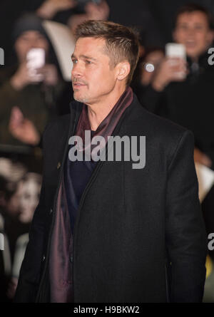 Londres, Royaume-Uni. 21 Nov, 2016. Brad Pitt assiste à la première UK de' à l'Odeon Leicester Square le 21 novembre 2016 à Londres, en Angleterre. Crédit : Gary Mitchell/Alamy Live News Banque D'Images