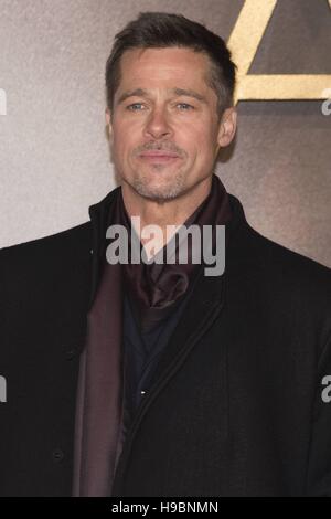 Londres, Grossbritannien. 21 Nov, 2016. Brad Pitt assiste à la première UK de' à Leicester Square à Londres, Angleterre Crédit : afp/Alamy Live News Banque D'Images