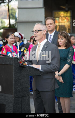 Hollywood, Californie, USA. 21 novembre, 2016. councilmember mitch O'Farrell, 13e arrondissement, ville de los angeles, los angeles city council parle à la conférence de presse pour le 85e congrès annuel hollywood parade de Noël tenue à la Hollywood & Highland Center à Hollywood, Californie, USA. crédit : Sheri determan / alamy live news Banque D'Images