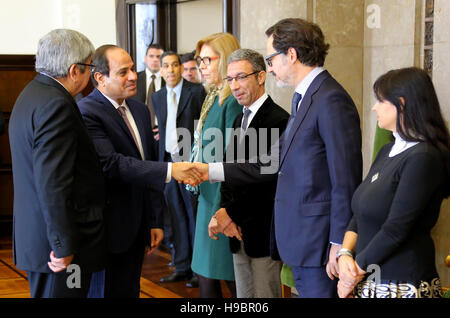 Lisbonne, Lisbonne, Portugal. 22 Nov, 2016. Le président égyptien, Abdel Fattah al-Sisi rencontre des fonctionnaires portugais au Parlement portugais à Lisbonne, Portugal, 22 novembre 2016 © Bureau Président égyptien/APA/Images/fil ZUMA Alamy Live News Banque D'Images