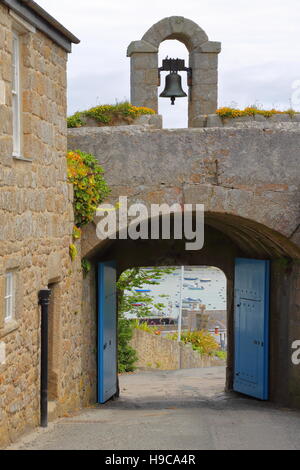 L'ancien château mur et porte principale à la garnison dans la ville, le château de Hugh St.Mary's, à l'île de Scilly, Angleterre Banque D'Images