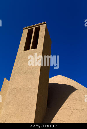 Tours à vent utilisé comme un système de refroidissement naturel pour réservoir d'eau à l'architecture traditionnelle de l'Iran, la province de Yazd, Iran, Meybod Banque D'Images