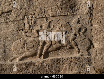 Equestrian soulagement de bahram ii ci-dessous tombe de Darius II nothus à Naqsh-e rustam nécropole, la province du Fars, Shiraz, Iran Banque D'Images