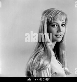 Deutsche Schauspielerin Astrid Founell, Deutschland 1960 er Jahre. L'actrice allemande Astrid Fournell, l'Allemagne des années 1960. Banque D'Images