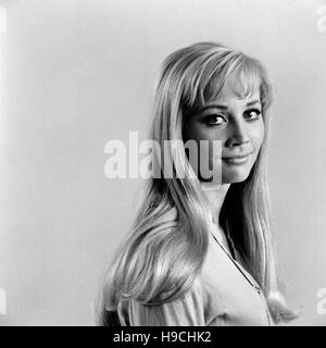 Deutsche Schauspielerin Astrid Founell, Deutschland 1960 er Jahre. L'actrice allemande Astrid Fournell, l'Allemagne des années 1960. Banque D'Images