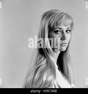 Deutsche Schauspielerin Astrid Founell, Deutschland 1960 er Jahre. L'actrice allemande Astrid Fournell, l'Allemagne des années 1960. Banque D'Images