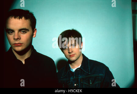 Das Duo comique Britische und Ant Dec, Anthony McPartlin und Declan Donnelly beim Promoshooting, 1990er Jahre Deutschland. Duo comique britannique Ant & Dec, l'Allemagne des années 1990. Banque D'Images