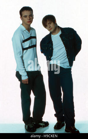 Das Duo comique Britische und Ant Dec, Anthony McPartlin und Declan Donnelly beim Promoshooting, 1990er Jahre Deutschland. Duo comique britannique Ant & Dec, l'Allemagne des années 1990. Banque D'Images