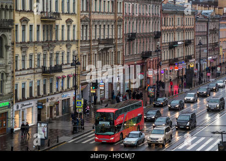 Vue aérienne de l'avenue Nevsky Prospect est la rue centrale de la ville à Saint Petersburg, Russie Banque D'Images