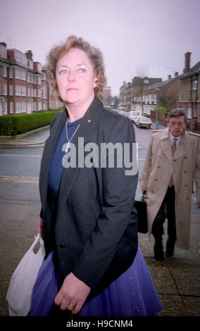 Le meurtre de Terry Daddow : l'épouse de la victime, Jean Daddow, arrivant à Hove Crown Court. Banque D'Images