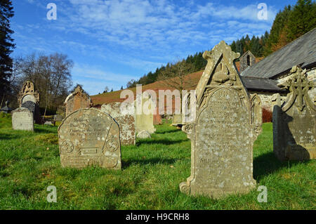 Les pierres tombales dans le cimetière de St David's Church, Llanwrtyd Wells, Powys, Wales Banque D'Images