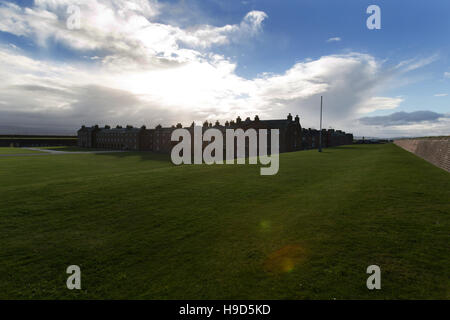 Fort George en Écosse. La silhouette vue de l'artillerie du fort George et le personnel bloque vu du duc de Cumberland's Bastion. Banque D'Images