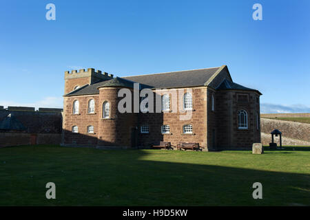 Fort George en Écosse. Vue pittoresque de l'extrémité ouest du fort George, avec la chapelle de la garnison au premier plan. Banque D'Images