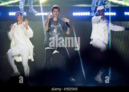 Bologna Italie. 19 novembre 2016. L'auteur-compositeur et acteur JUSTIN BIEBER il se produit sur scène à Unipol Arena pendant le 'But W Banque D'Images