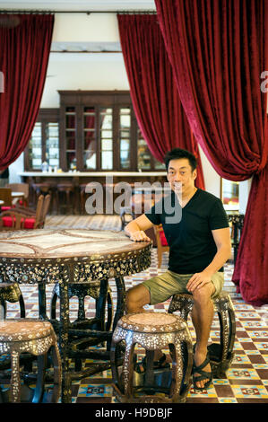 Penang né hotelier Christopher Ong dans son établissement phare sept terrasses, George Town, Penang. Banque D'Images