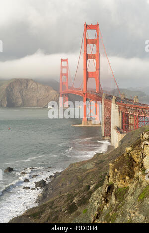 Ciel orageux sur le Golden Gate Bridge Banque D'Images