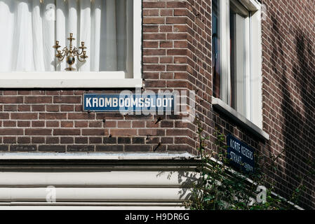 Nom de rue signe dans un mur de la maison du canal à Amsterdam Banque D'Images