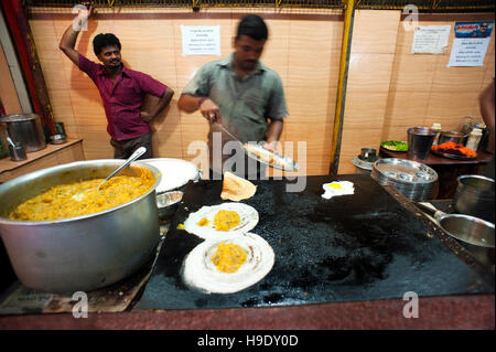 Une autre nuit à Pai Dosa dans Ernakulam, largement considéré comme l'un des meilleurs restaurants dosa au Kerala. Banque D'Images