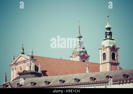 LJUBLJANA, SLOVÉNIE - Septembre 24, 2016:église franciscaine de l'Annonciation et célèbre Wiener Groupe Sezession façades, de l'architecture par Ivan Vurnik sur le chapeau Banque D'Images