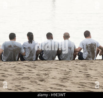 Groupe de soldats sur plage en Espagne Banque D'Images