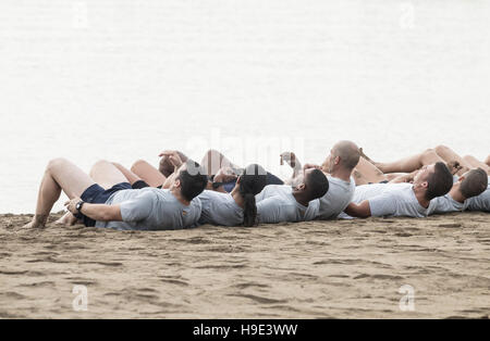 Groupe de soldats sur plage en Espagne Banque D'Images