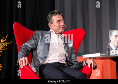 Homme politique et écrivain, Anders Fogh Rasmussen, vu lors d'une entrevue à Book Fair 2016 BogForum à Copenhague. Banque D'Images