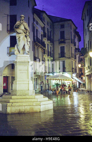 Italie, Vénétie, Vicenza, Via Andrea Palladio, Andrea Palladio Monument carré Banque D'Images