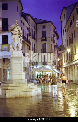 Italie, Vénétie, Vicenza, Via Andrea Palladio, Andrea Palladio Monument carré Banque D'Images