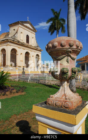 Cuba, Trinidad, Plaza Mayor, Iglesia de la Santisima Banque D'Images