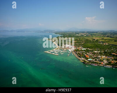 Vue aérienne de plaisance, Peschiera del Garda Camping del Garda, Lac de Garde, Lago di Garda, Peschiera del Garda, Italie du Nord, Banque D'Images