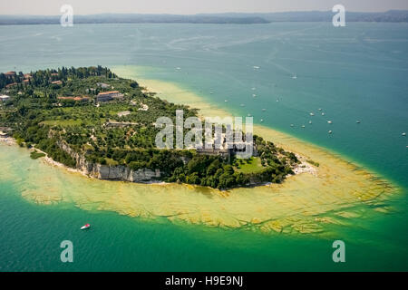 Vue aérienne, salon archeologica delle Grotte di Catullo, Grotte de Catulle, l'eau turquoise, péninsule de Sirmione Banque D'Images
