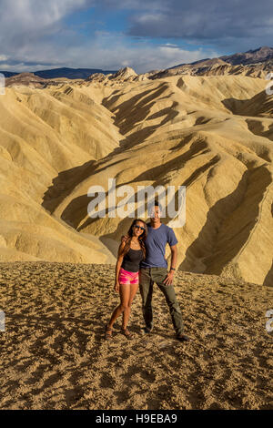 Les touristes, Zabriskie Point, Death Valley National Park, Death Valley, Californie Banque D'Images