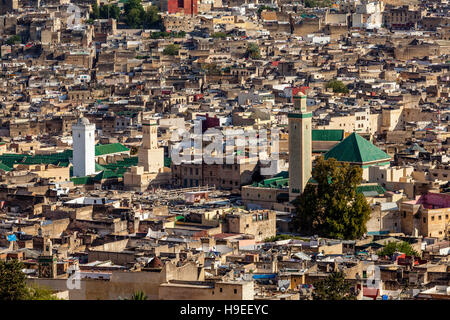 Une vue de la Médina (Fès el Bali) de Borj Nord, Fès, Maroc Banque D'Images