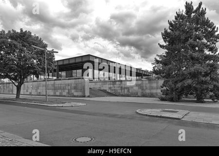 BERLIN, ALLEMAGNE - Juillet 2015 : vue extérieure de la Neue Nationalgalerie art gallery est un chef-d'œuvre de l'architecture moderne conçu par Mies Van Der Banque D'Images