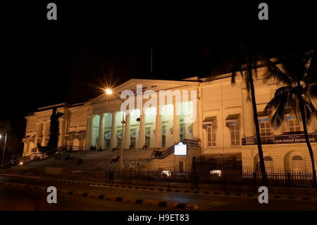 Mumbai - par nuit. Hôtel de Ville/ Société asiatique. Banque D'Images